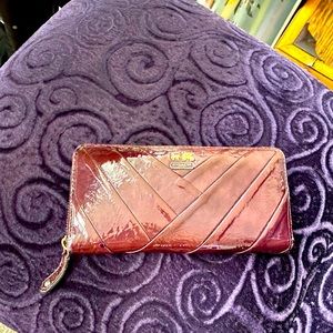 Super Cute 😍 Vinyl Plum 💟 Coach Wallet-Collectible & In Great Condition!!
